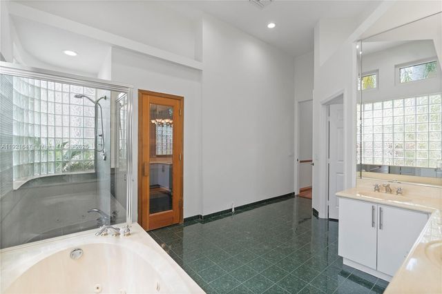 15601 SW 14th St, Pembroke Pines, FL 33027