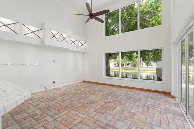 15601 SW 14th St, Pembroke Pines, FL 33027