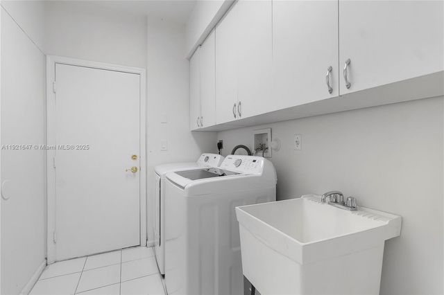 15601 SW 14th St, Pembroke Pines, FL 33027