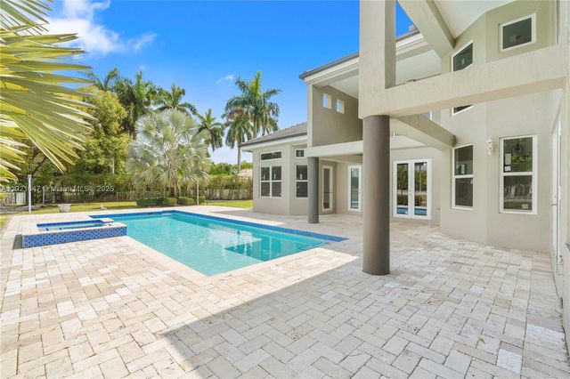 15601 SW 14th St, Pembroke Pines, FL 33027