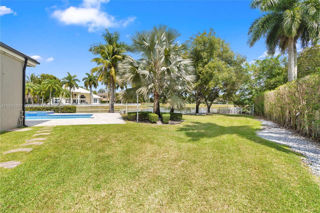 15601 SW 14th St, Pembroke Pines, FL 33027