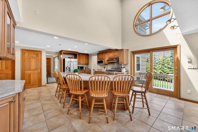 10 Hampshire Lane, Simsbury, CT 06070
