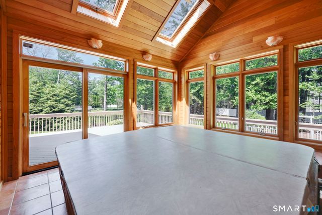10 Hampshire Lane, Simsbury, CT 06070