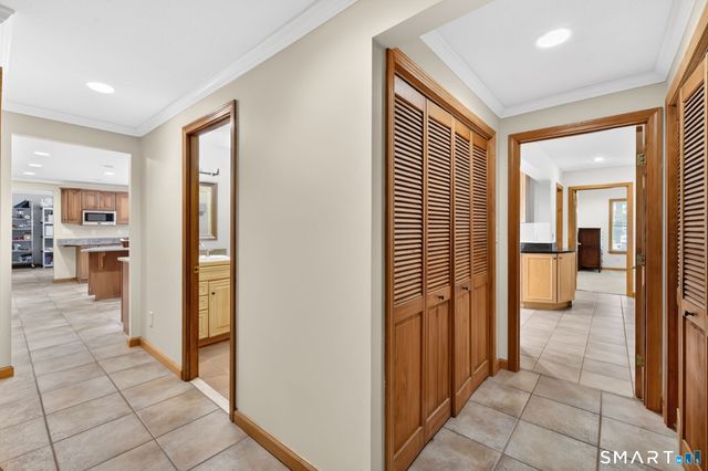10 Hampshire Lane, Simsbury, CT 06070