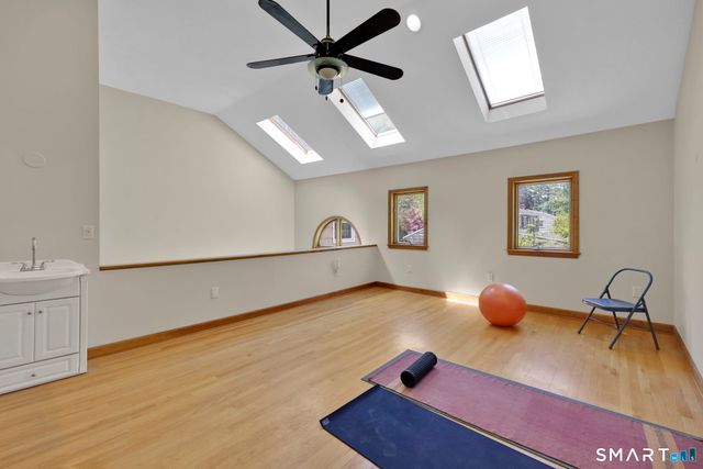 10 Hampshire Lane, Simsbury, CT 06070
