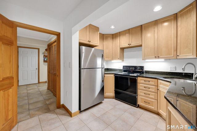 10 Hampshire Lane, Simsbury, CT 06070