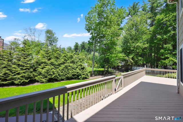 10 Hampshire Lane, Simsbury, CT 06070
