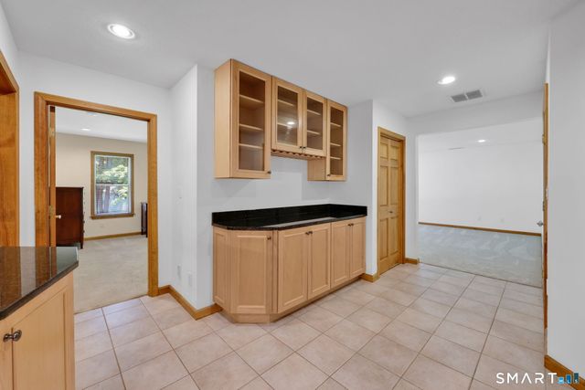 10 Hampshire Lane, Simsbury, CT 06070