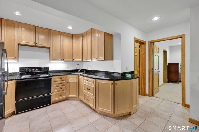 10 Hampshire Lane, Simsbury, CT 06070