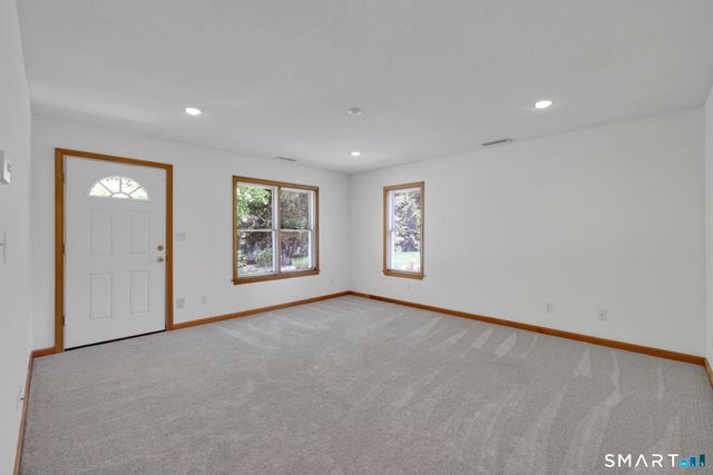 10 Hampshire Lane, Simsbury, CT 06070