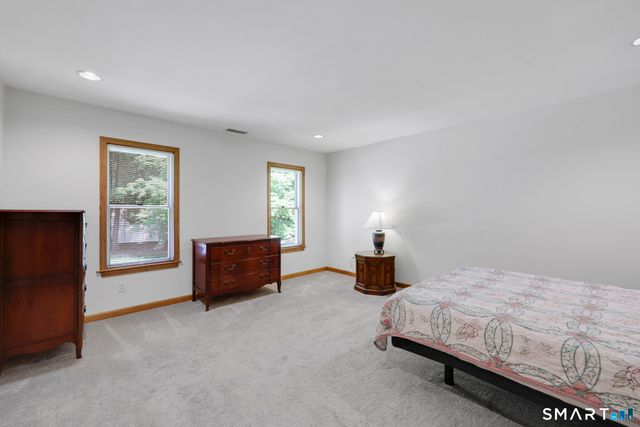 10 Hampshire Lane, Simsbury, CT 06070