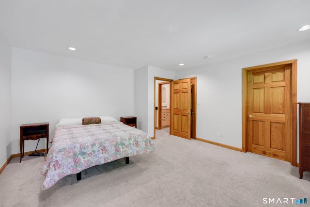 10 Hampshire Lane, Simsbury, CT 06070