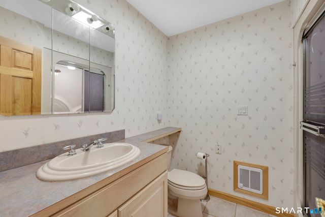 10 Hampshire Lane, Simsbury, CT 06070