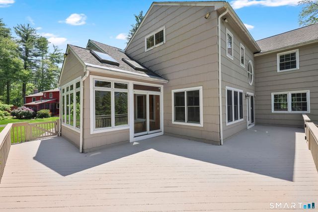 10 Hampshire Lane, Simsbury, CT 06070