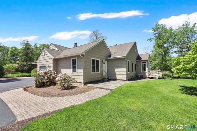 10 Hampshire Lane, Simsbury, CT 06070