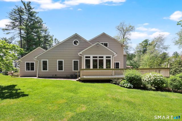10 Hampshire Lane, Simsbury, CT 06070
