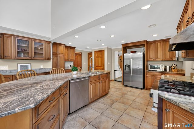 10 Hampshire Lane, Simsbury, CT 06070