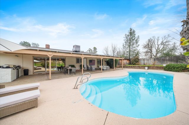 8940 Olney Park Drive, Redding, CA 96001