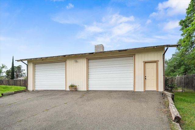 8940 Olney Park Drive, Redding, CA 96001