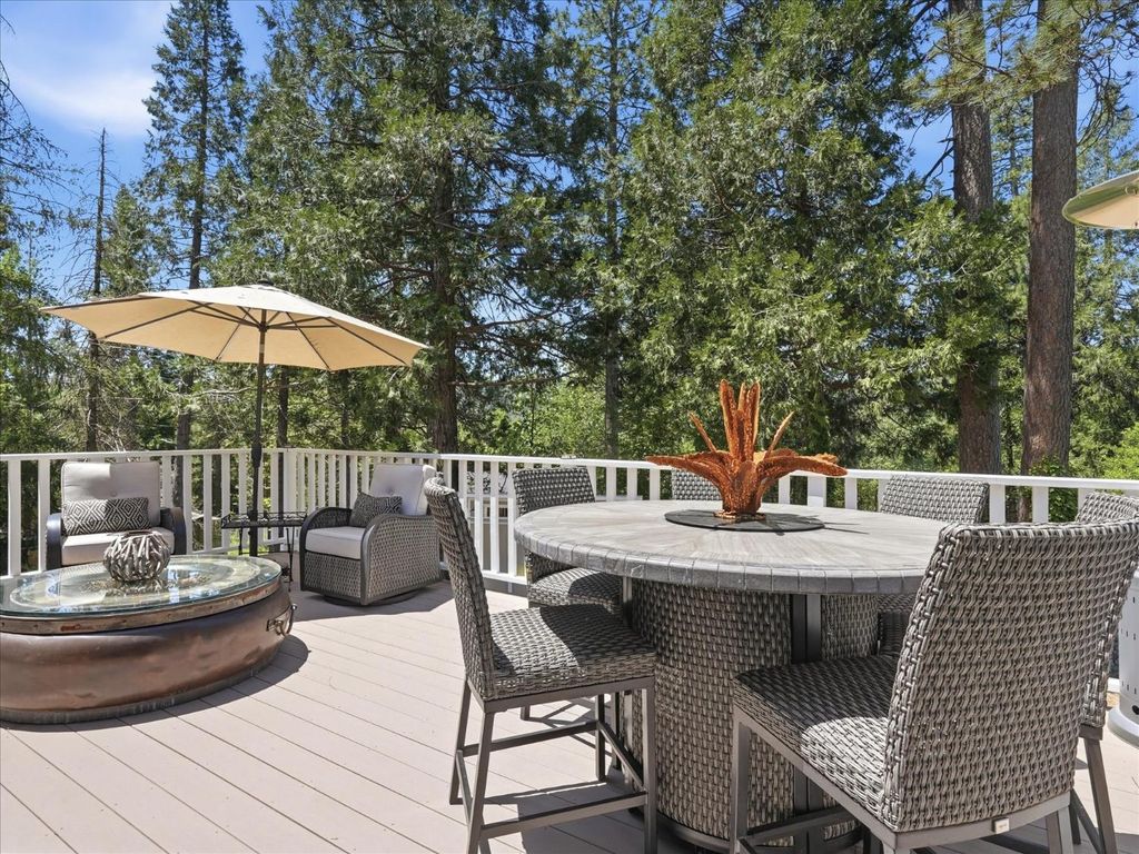 Image 10 of property listing at 40472 Road 274, Bass Lake, CA 93604