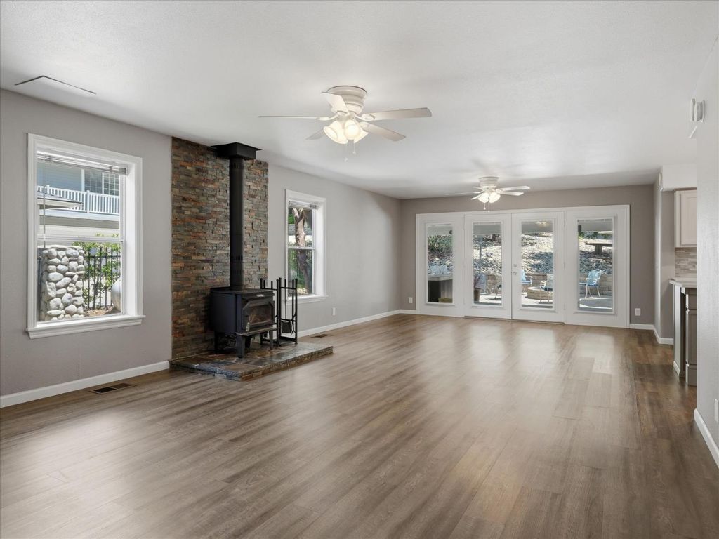 Image 13 of property listing at 40472 Road 274, Bass Lake, CA 93604