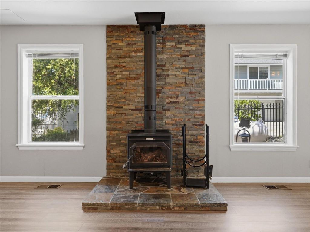 Image 15 of property listing at 40472 Road 274, Bass Lake, CA 93604