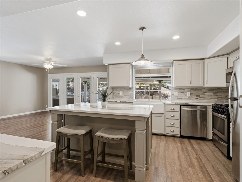 Image 18 of property listing at 40472 Road 274, Bass Lake, CA 93604