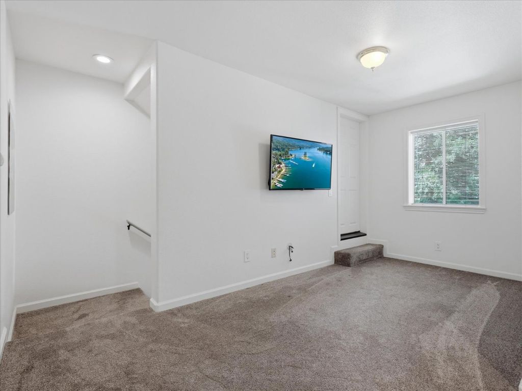 Image 27 of property listing at 40472 Road 274, Bass Lake, CA 93604