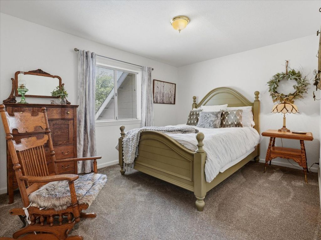 Image 40 of property listing at 40472 Road 274, Bass Lake, CA 93604