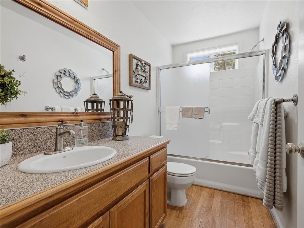 Image 44 of property listing at 40472 Road 274, Bass Lake, CA 93604