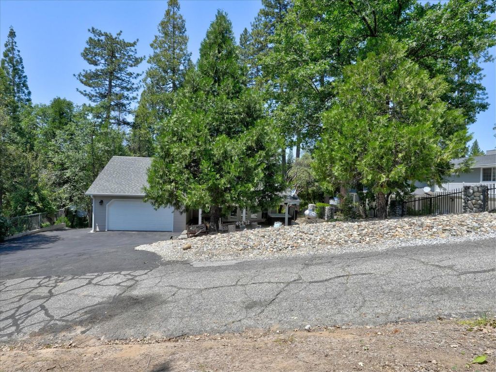 Image 59 of property listing at 40472 Road 274, Bass Lake, CA 93604