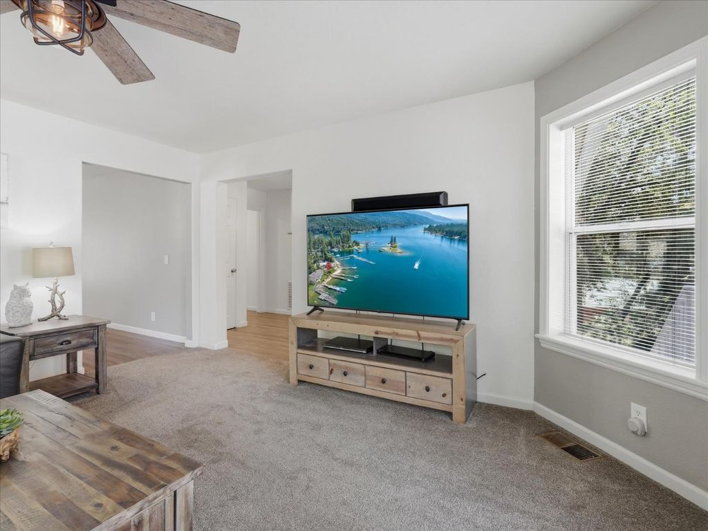 Image 6 of property listing at 40472 Road 274, Bass Lake, CA 93604