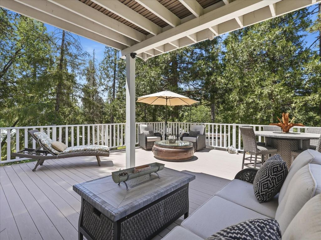 Image 9 of property listing at 40472 Road 274, Bass Lake, CA 93604