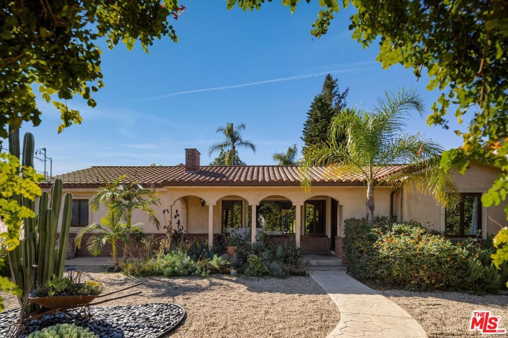 13800 Erwin Street, Van Nuys, CA 91401 — exterior