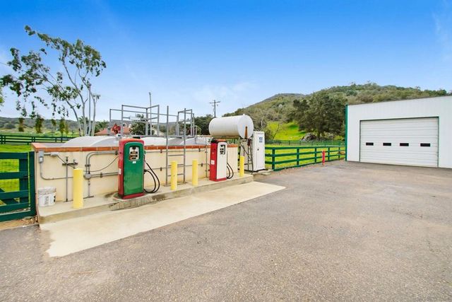 16757 Old Guejito Grade Road, Escondido, CA 92027