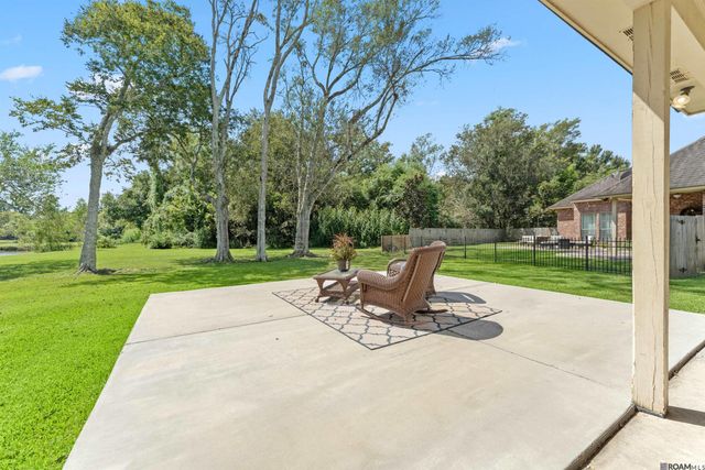 365 S Club Ave, St Gabriel, LA 70776