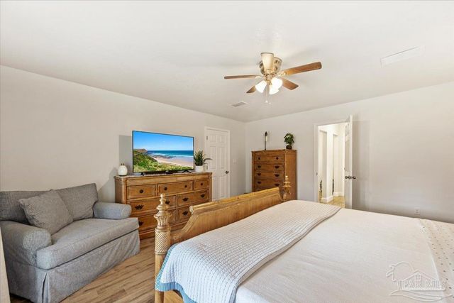 8 Arapaho Dr, Pensacola, FL 32507