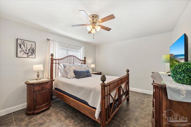 8 Arapaho Dr, Pensacola, FL 32507