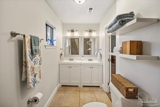 8 Arapaho Dr, Pensacola, FL 32507