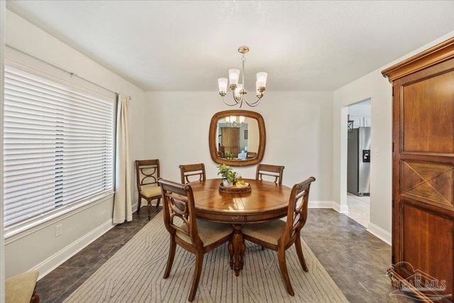 8 Arapaho Dr, Pensacola, FL 32507