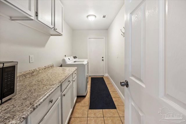 8 Arapaho Dr, Pensacola, FL 32507