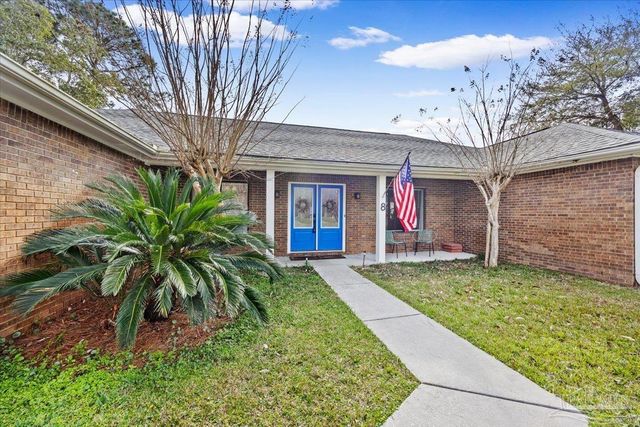 8 Arapaho Dr, Pensacola, FL 32507