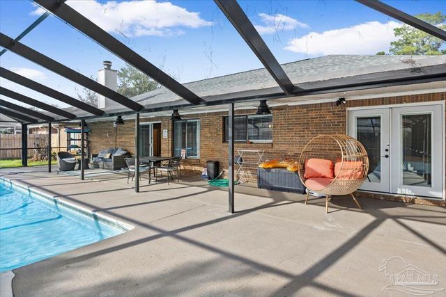 8 Arapaho Dr, Pensacola, FL 32507