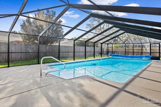 8 Arapaho Dr, Pensacola, FL 32507