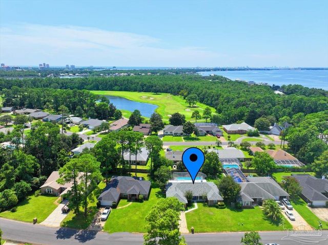 8 Arapaho Dr, Pensacola, FL 32507