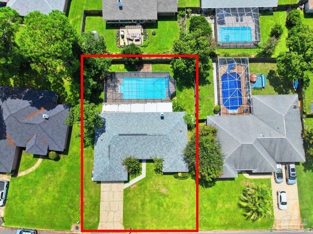 8 Arapaho Dr, Pensacola, FL 32507