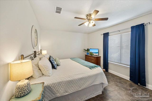 8 Arapaho Dr, Pensacola, FL 32507