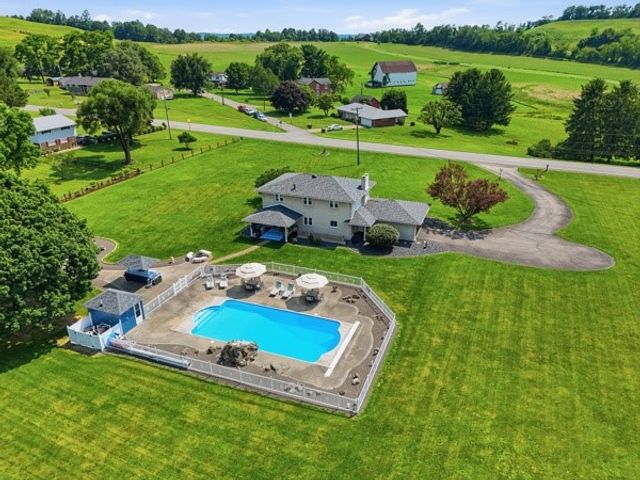 443 Schenley Rd, Gilpin Twp, PA 15656
