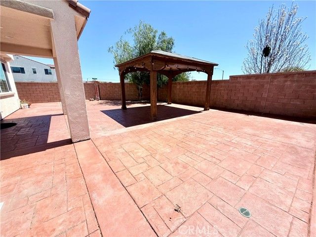 16977 Red Tail, Fontana, CA 92336