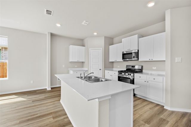 9729 Mcclane Farm Drive, Fort Worth, TX 76036